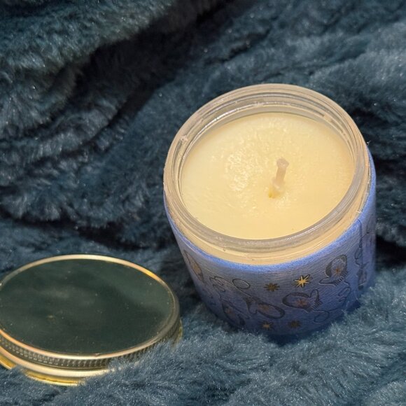 Bath & Body Works White Barn Midnight Snow Single Wick Candle, 7 oz. - Picture 14 of 16